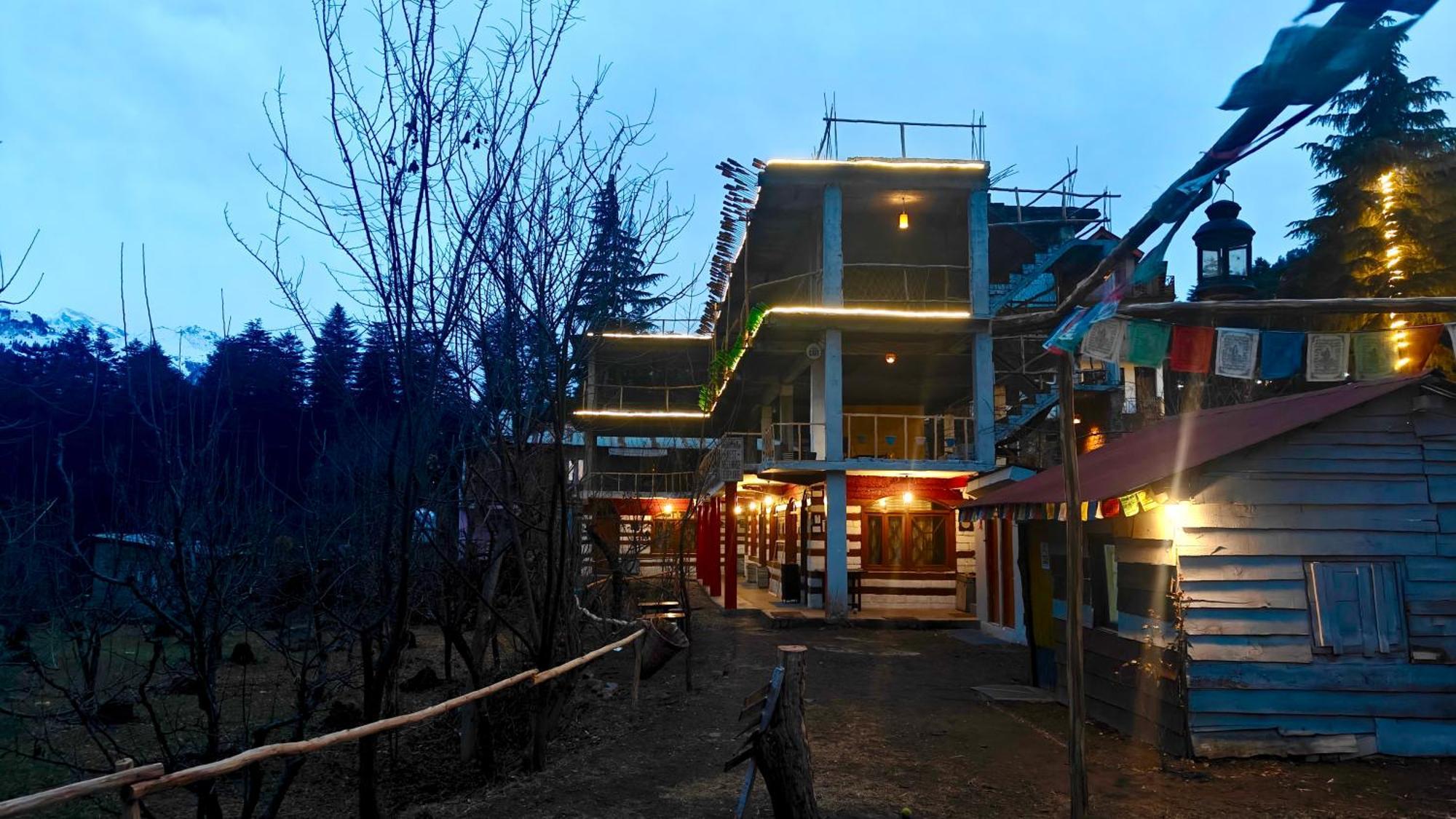 Basecamp Manali Hostel Bagian luar foto